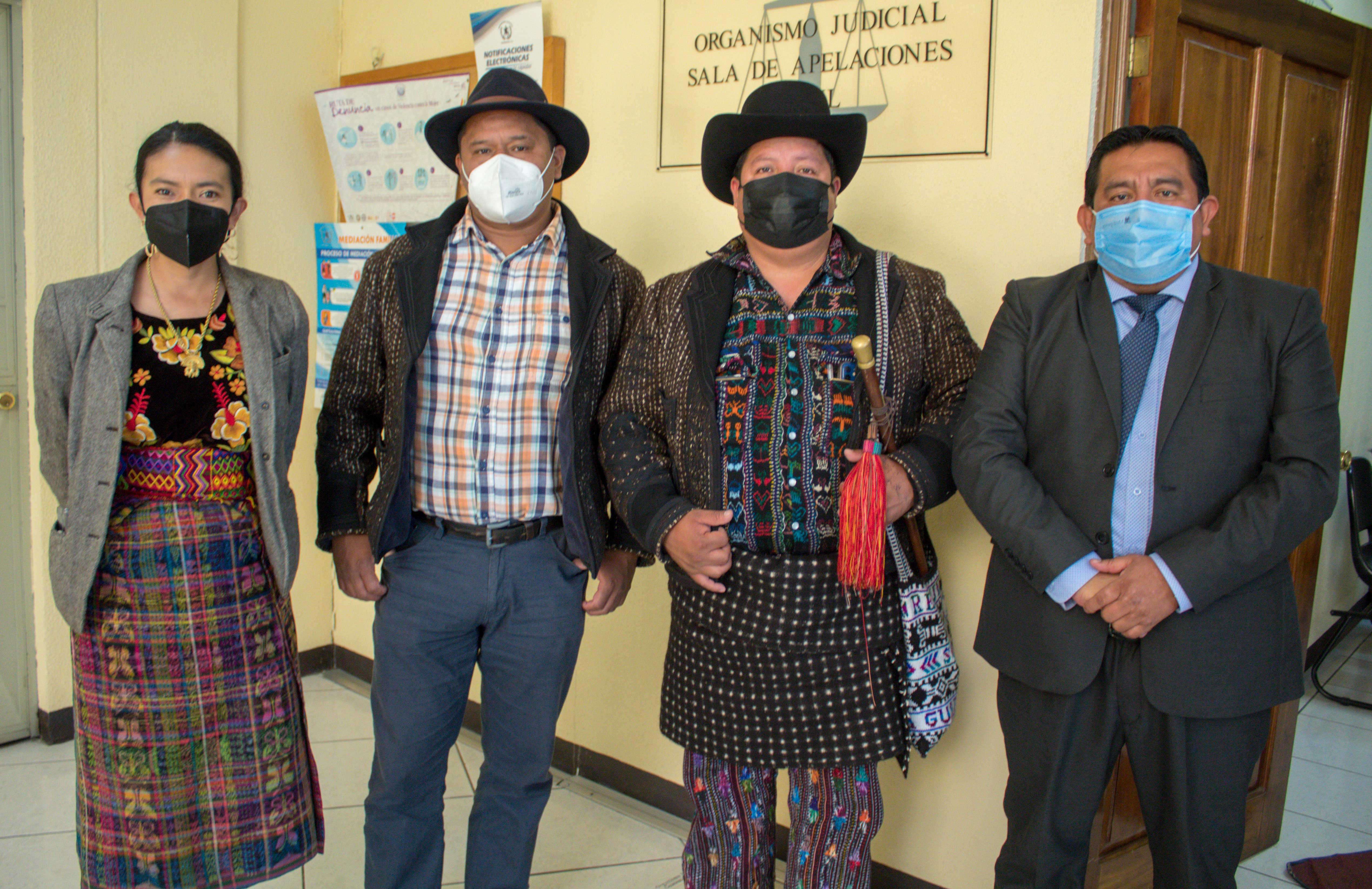 “Autoridades de la Alcaldía Indígena de Sololá se presentaron en la sala cuarta de apelaciones del ramo civil y mercantil de Quetzaltenango”. Foto: Diego Petzey